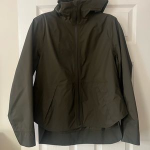 Lululemon women’s rain jacket in dark olive size 8